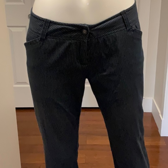 The Limited DREW FIT Women’s Navy Pinstripe Capri Size 10 - Picture 2 of 10